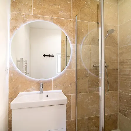 Cosy Nimes-centre 2 아파트 *